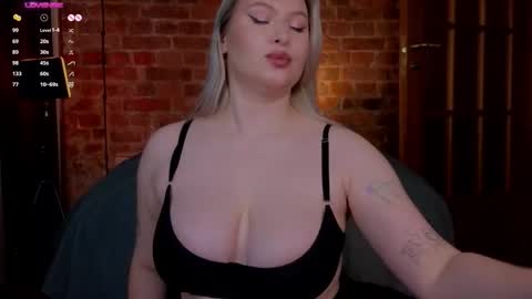 Snapshot of soulmeinme chatting on 11.20.25 soulmeinme online show from 11.20.25