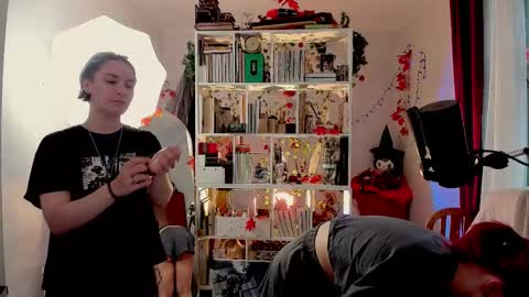 Leah online show from 11.04.25