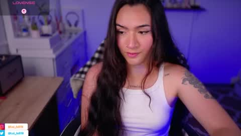 Snapshot of soyabby_ chatting on 11.19.25 Luisa online show from 11.19.25