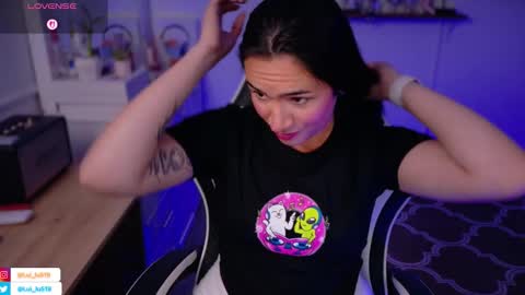 Snapshot of soyabby_ chatting on 11.22.25 Luisa online show from 11.22.25