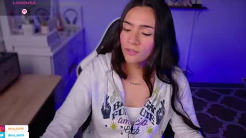 Snapshot of soyabby_ chatting on 11.22.25 Luisa online show from 11.22.25