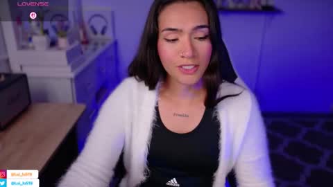 Snapshot of soyabby_ chatting on 11.23.25 Luisa online show from 11.23.25