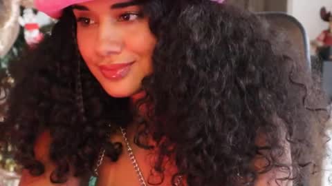 Snapshot of soytropicalfruit chatting on 12.26.24 You want to talk to me more personal follow me in My Channel VIP 50 the discount online show from 12.26.24