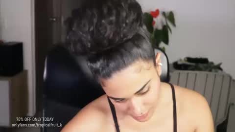 Snapshot of soytropicalfruit chatting on 09.12.25 You want to talk to me more personal follow me in My Channel VIP 50 the discount online show from 09.12.25