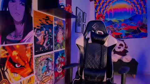 Snapshot of space__kittyy chatting on 12.17.24 Val online show from 12.17.24