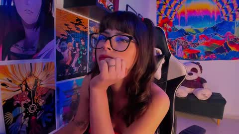 Snapshot of space__kittyy chatting on 12.27.24 Val online show from 12.27.24