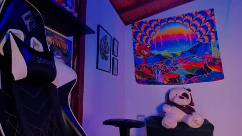 Snapshot of space__kittyy chatting on 02.07.25 Val online show from 02.07.25