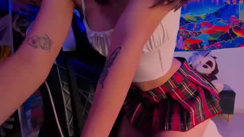 Snapshot of space__kittyy chatting on 02.18.25 Val online show from 02.18.25