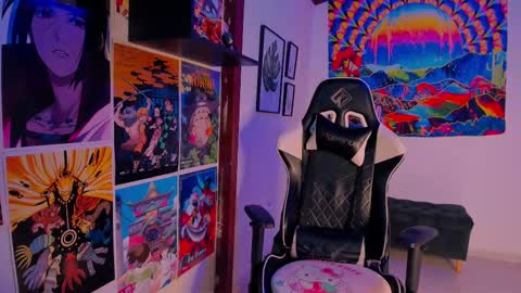 Snapshot of space__kittyy chatting on 02.20.25 Val online show from 02.20.25