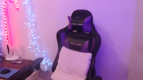 Snapshot of sparkle_pinuppp chatting on 01.01.25 Tip 1 token Follow me on instagram Sparkle pinuppp online show from 01.01.25