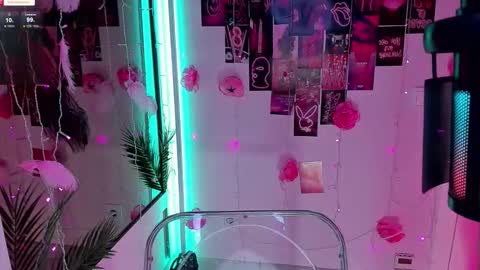  SparkleMona  online show from 09.13.25