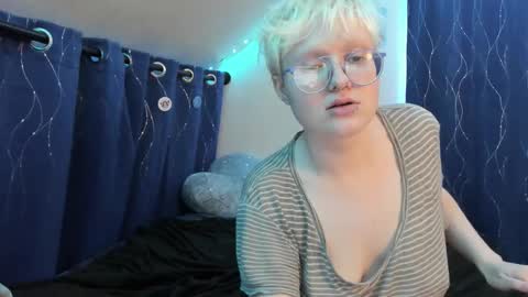 Snapshot of sparkling_water_hate_club chatting on 12.05.25 Atticus Pendragon online show from 12.05.25