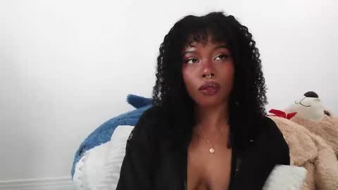 Snapshot of sparklingsoleil chatting on 09.20.25 Soleil online show from 09.20.25