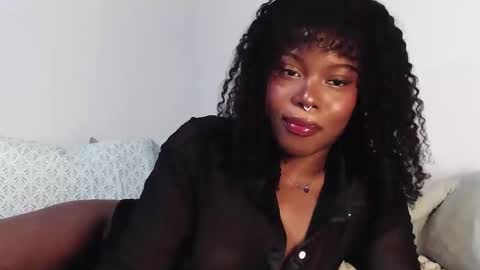 Snapshot of sparklingsoleil chatting on 11.10.25 Soleil online show from 11.10.25