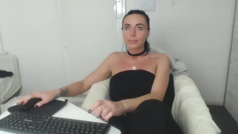 Carla online show from 02.10.25