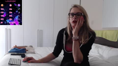 Snapshot of spicysweetlytwo chatting on 10.16.25 Spicysweetlytwo online show from 10.16.25