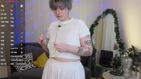 Snapshot of spiderarti chatting on 12.15.25 spiderarti online show from 12.15.25