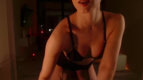 Snapshot of spiklencii chatting on 10.24.25 Elizabeth online show from 10.24.25