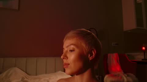 Snapshot of spiklencii chatting on 11.28.25 Elizabeth online show from 11.28.25