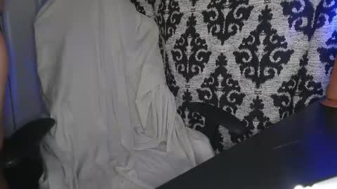 Snapshot of spunrawcumslut77003 chatting on 01.15.25 SpunRawCumslut77003 online show from 01.15.25