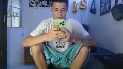 Snapshot of sr_porn01 chatting on 12.21.24 sr_porn01 online show from 12.21.24