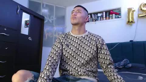 Snapshot of sr_porn01 chatting on 01.17.25 sr_porn01 online show from 01.17.25