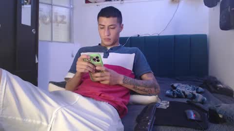 Snapshot of sr_porn01 chatting on 02.14.25 sr_porn01 online show from 02.14.25