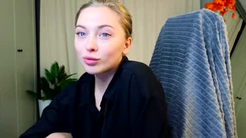 Snapshot of sssecretgirlfriend chatting on 11.19.25 Kate online show from 11.19.25