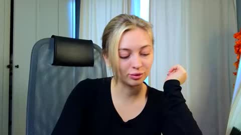 Snapshot of sssecretgirlfriend chatting on 11.20.25 Kate online show from 11.20.25