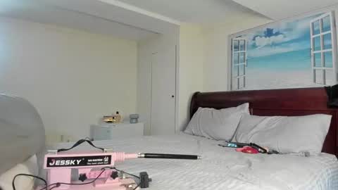 Snapshot of staciwilde chatting on 09.18.25 staciwilde online show from 09.18.25