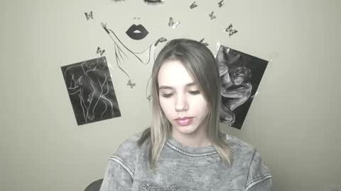 Snapshot of stacy_gr chatting on 01.06.25 Stacy online show from 01.06.25