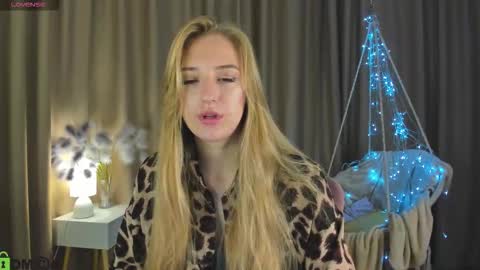 Stacy Mon Tue Wed Thu Fri Sun GMT GMT 3 1000am - 0400pm  online show from 10.12.25