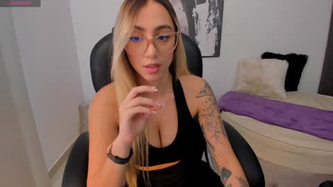 Snapshot of stacyconner chatting on 01.02.25 Stacy Conner online show from 01.02.25