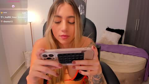 Snapshot of stacyconner chatting on 01.28.25 Stacy Conner online show from 01.28.25