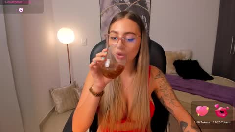 Snapshot of stacyconner chatting on 02.26.25 Stacy Conner online show from 02.26.25