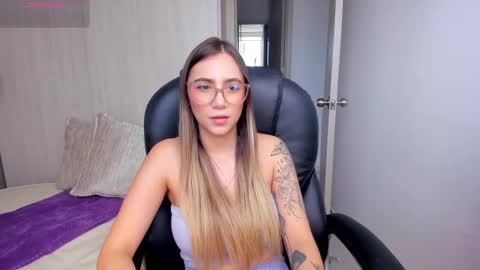 Snapshot of stacyconner chatting on 09.19.25 Stacy Conner online show from 09.19.25