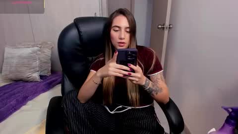 Snapshot of stacyconner chatting on 10.07.25 Stacy Conner online show from 10.07.25