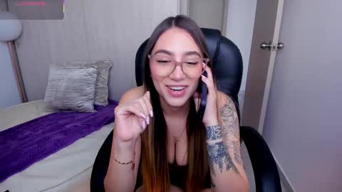 Snapshot of stacyconner chatting on 10.09.25 Stacy Conner online show from 10.09.25