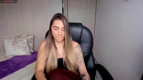 Snapshot of stacyconner chatting on 10.16.25 Stacy Conner online show from 10.16.25