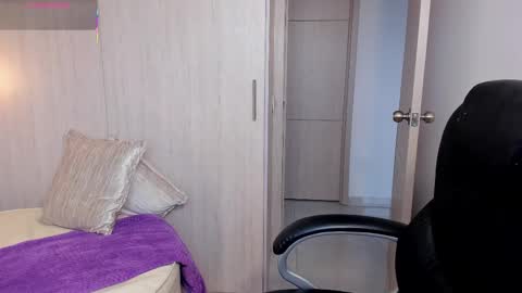 Snapshot of stacyconner chatting on 11.14.25 Stacy Conner online show from 11.14.25