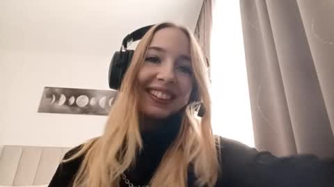 Snapshot of stacyscholle chatting on 02.12.26 Mila online show from 02.12.26