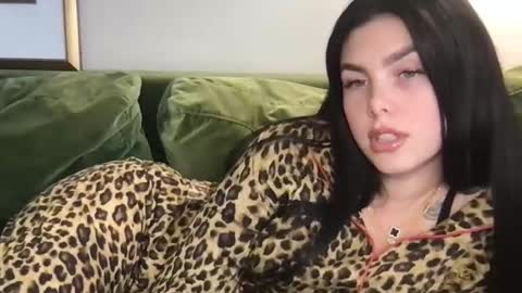 Snapshot of stacywithuu chatting on 11.24.25 Stacy online show from 11.24.25