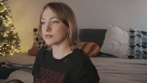 Snapshot of stanovaya300kg chatting on 12.18.25 Kristina online show from 12.18.25