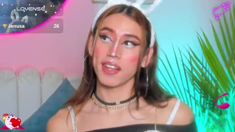 Snapshot of star_mor_ chatting on 02.05.25  estrellita online show from 02.05.25