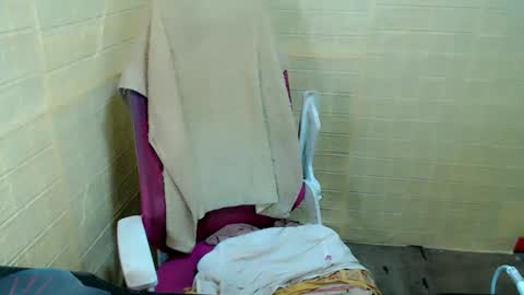 Snapshot of starfuckyut chatting on 10.13.25 juicyFoxCocky online show from 10.13.25