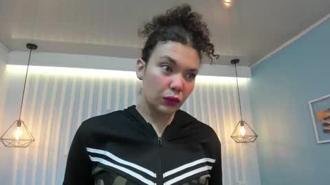 Snapshot of starkjoness chatting on 10.24.25 Stark Jones online show from 10.24.25