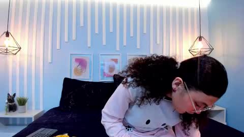 Snapshot of starkjoness chatting on 10.28.25 Stark Jones online show from 10.28.25