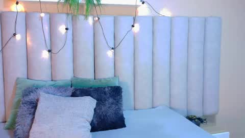 M O O N  online show from 06.06.26
