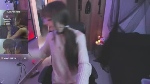 Snapshot of starrraura chatting on 12.01.25 Star Aura online show from 12.01.25