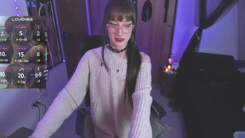 Snapshot of starrraura chatting on 12.05.25 Star Aura online show from 12.05.25